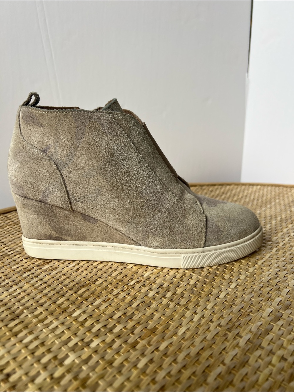 Linea Paolo Felicia Wedge Sneaker Bootie taupe-gray suede camo street neutral 7M